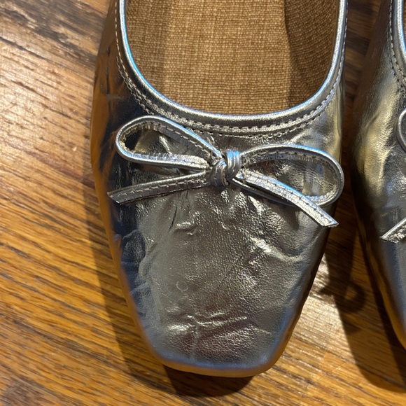 Gold Kelsi Dagger crinkle ballet flats, new with out tags! - Picture 4 of 6